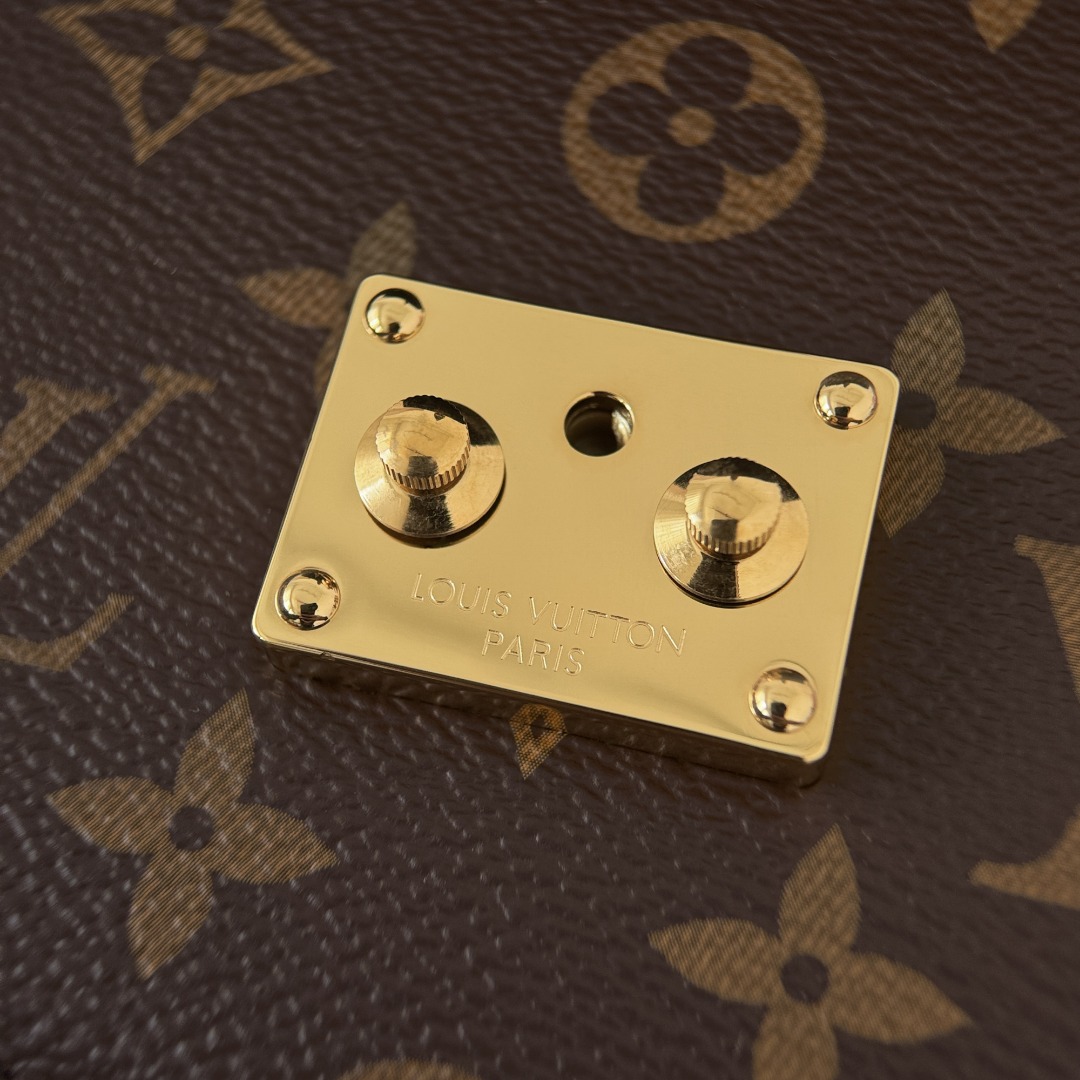 LV Tilsitt Monogram Reverse 9