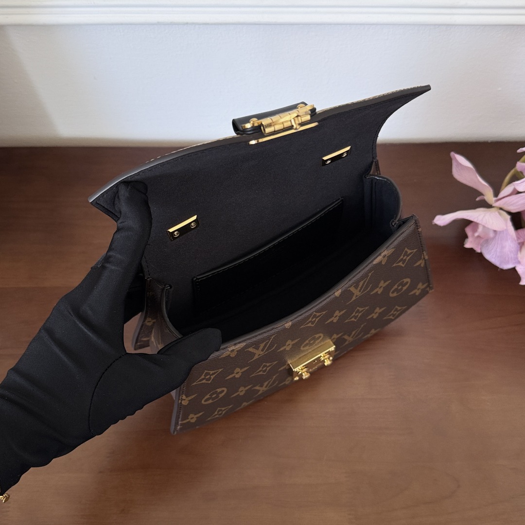 LV Tilsitt Monogram Reverse 3