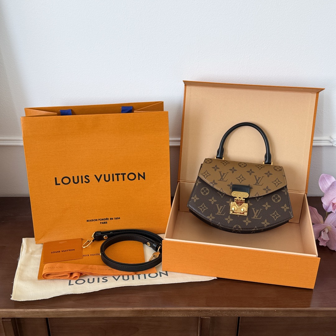 LV Tilsitt Monogram Reverse 12